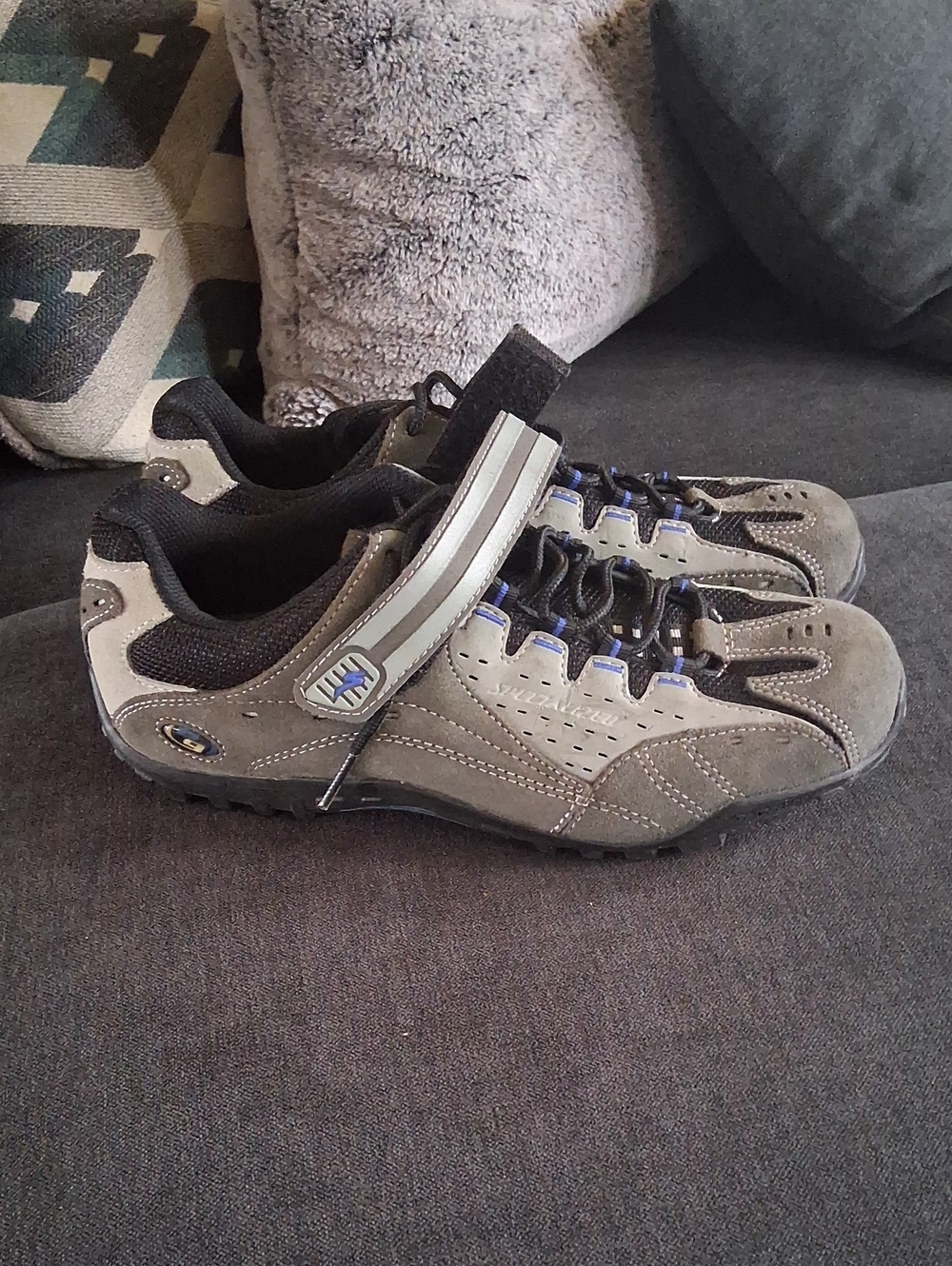 Specialized Taho Biking Shies
